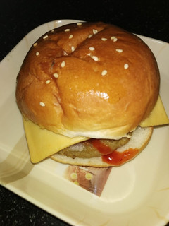 வெஜ் பர்கர் (Veg burger recipe in tamil) செய்முறை முக்கிய புகைப்படம்