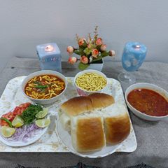 A picture of Misal pav.