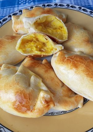 Una foto de Empanadas de choclo cremosas 🌽