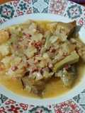 Alcachofas con jamón y gambas
