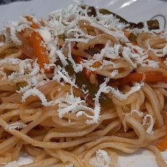 A picture of Cheesy garlic chowmin.