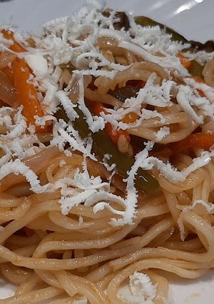 A picture of Cheesy garlic chowmin.