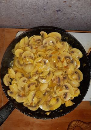 A picture of Vegan Yummy Mushroom Sauce.