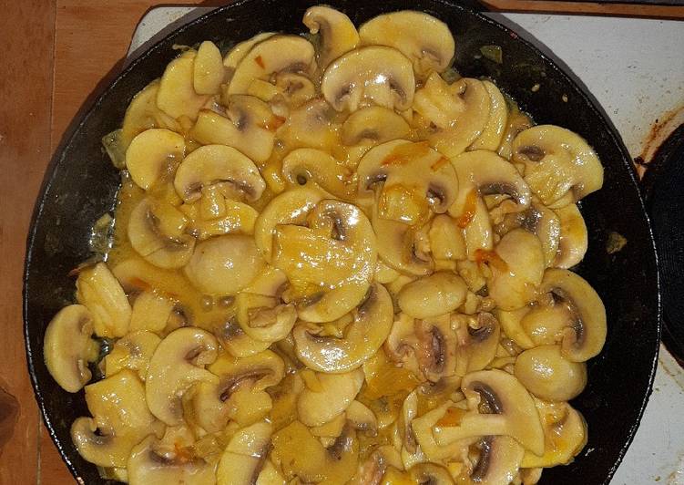 Step-by-Step Guide to Cook Speedy Vegan Yummy Mushroom Sauce