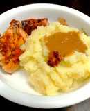 Puré de Papas con Gravy de frito de Pollo