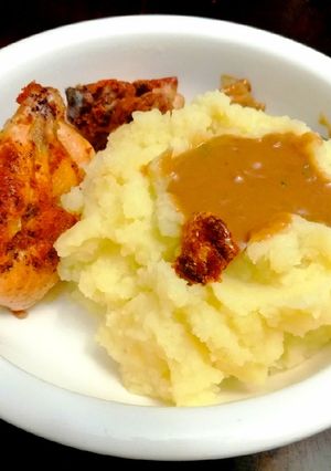 Una foto de Puré de Papas con Gravy de frito de Pollo