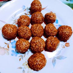 A picture of Super healthy tasty sesame seeds jaggery ladoo.