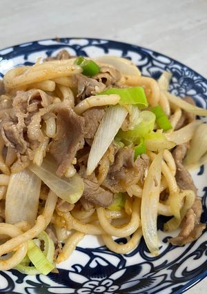 Hình của món Udon xào teriyaki.