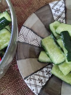 夏日小菜同樂會─涼拌小黃瓜 的食譜成品照片