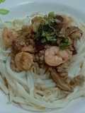 อุด้งราดหน้าผัดกุ้งหมูสับเห็ดหอม