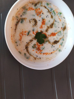 आलू का रायता(Aloo ka raita recipe in Hindi) रेसिपी मुख्य फोटो