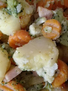 Una foto de Verdura salteada con patatas al curry