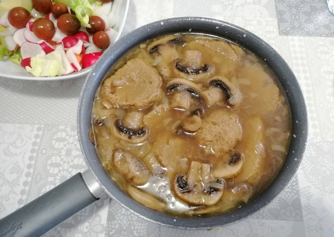 332. Seitán estofado con champiñones y tomillo vegano