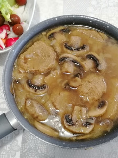 Una foto de 332. Seitán estofado con champiñones y tomillo vegano