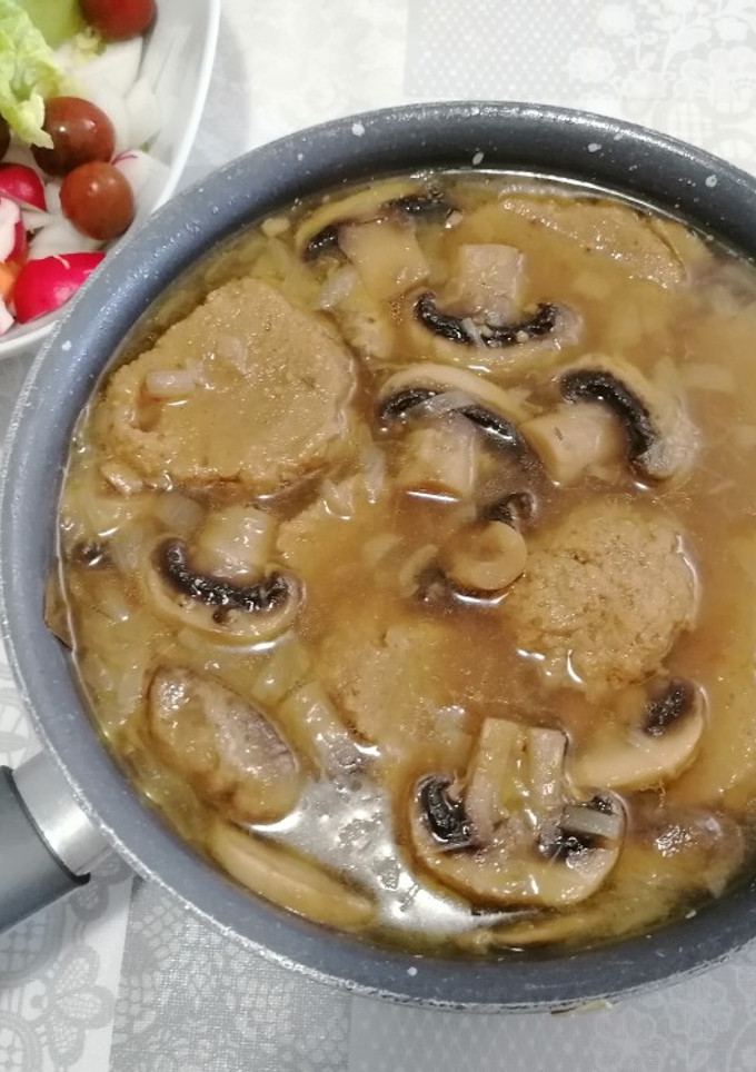Una foto de 332. Seitán estofado con champiñones y tomillo vegano