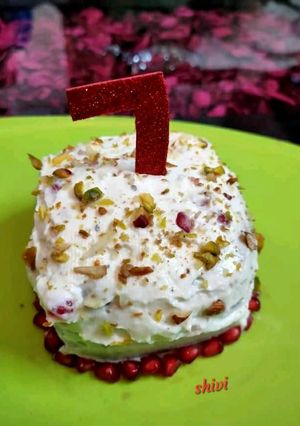 झटपट श्रीखंड केक (Jhatpat shrikhand cake recipe in hindi) रेसिपी मुख्य फोटो