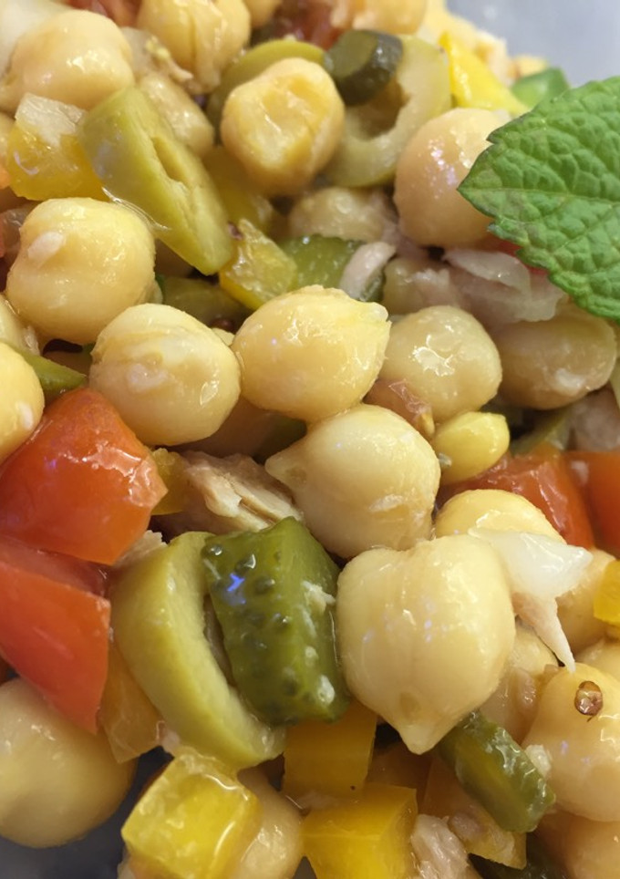 Una foto de Ensalada de garbanzos