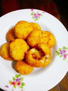 Foto resep Jemblem (singkong parut isi gula merah)