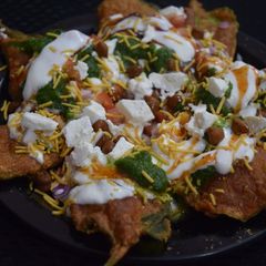A picture of Crispy Palak Patti Chaat.