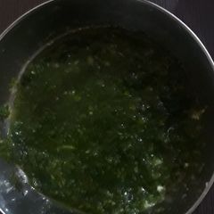 A picture of Green chutney.