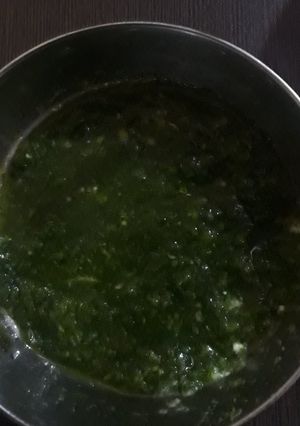 A picture of Green chutney.