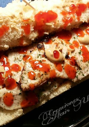 Una foto de Bocadillo de filetes de pollo marinados, en salsa thai