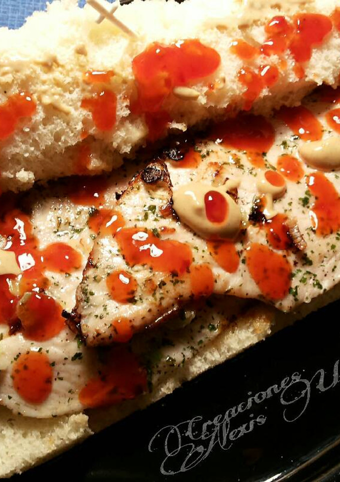 Una foto de Bocadillo de filetes de pollo marinados, en salsa thai