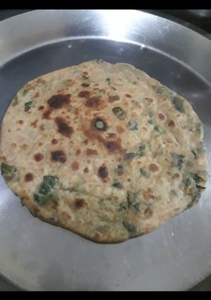 A picture of Methi paratha.