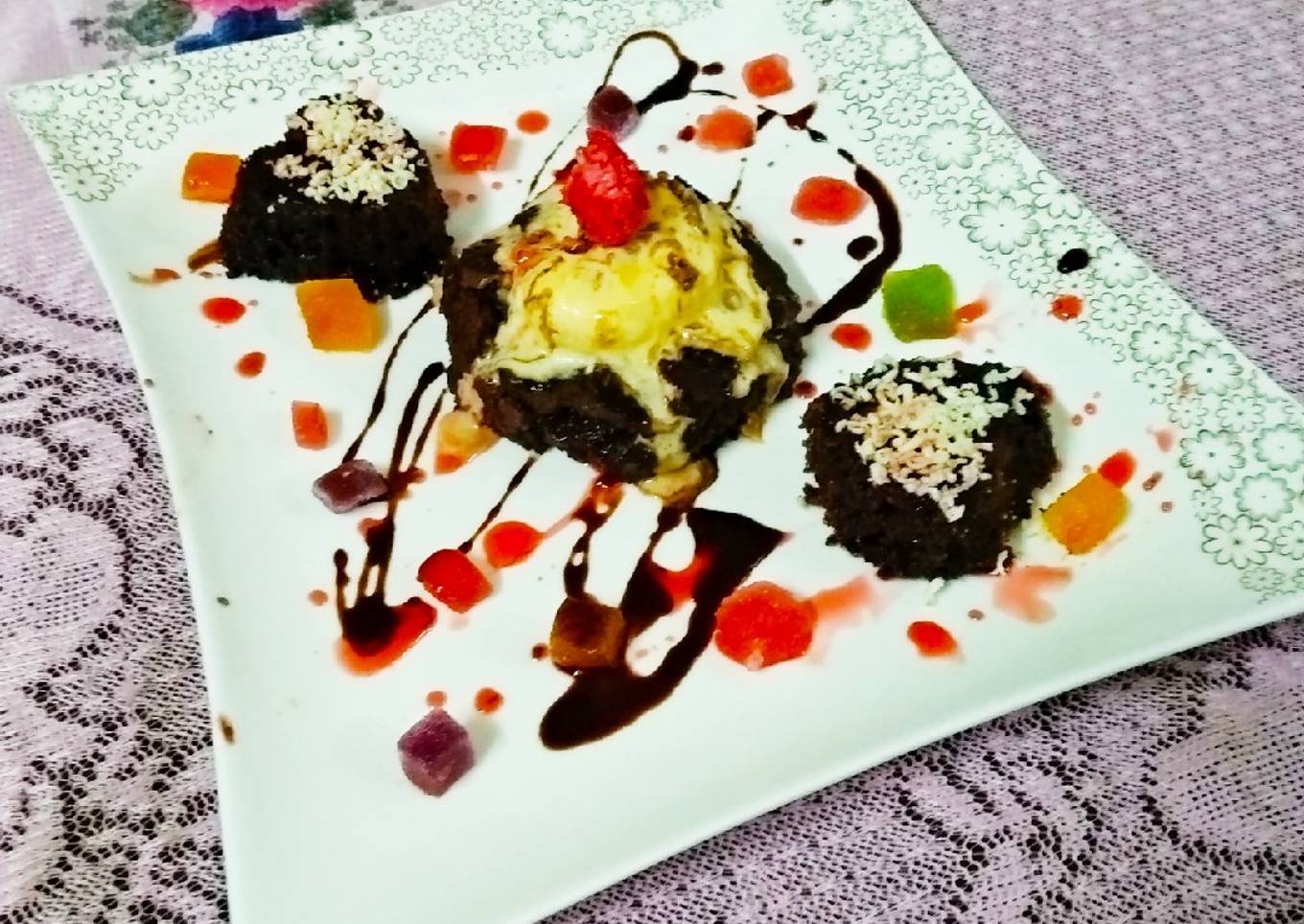 Chocolate cup cake with icecream