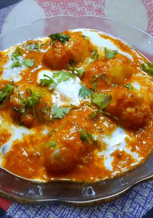 A picture of Dum aloo.