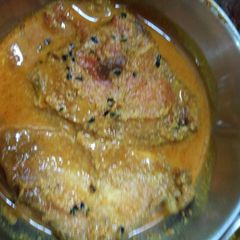 A picture of Rui macher jhal (rohu fish curry).