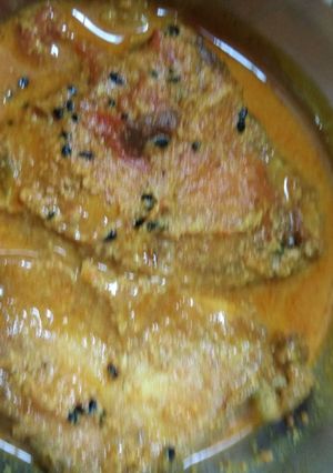 A picture of Rui macher jhal (rohu fish curry).
