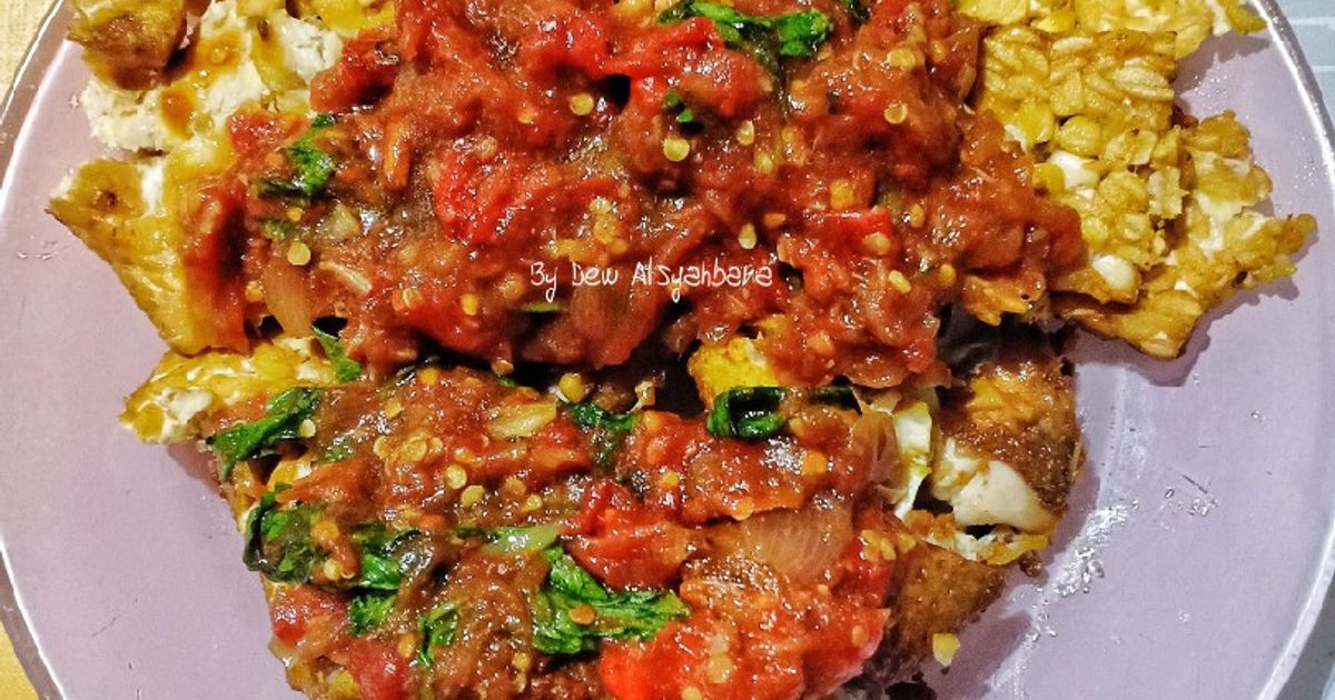 Ayam dan Tempe penyet sambel kemangi