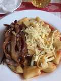 Cordero al horno con ñoquis de papas en salsa