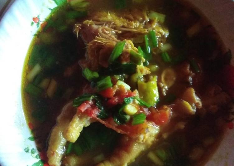 Langkah Menyiapkan Ceker dan kepala ayam kuah pedes maknyuss, Enak Banget