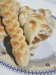 Una foto de Panes trenzados rellenos de dulce de batata👏👏