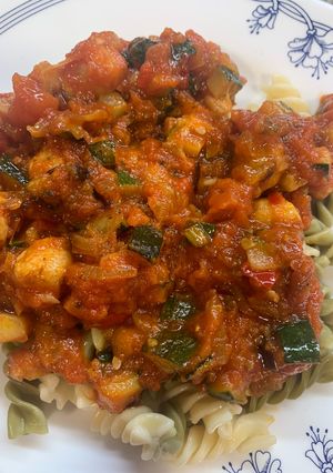 Una foto de Pasta con verduras y salchichas de pollo campero