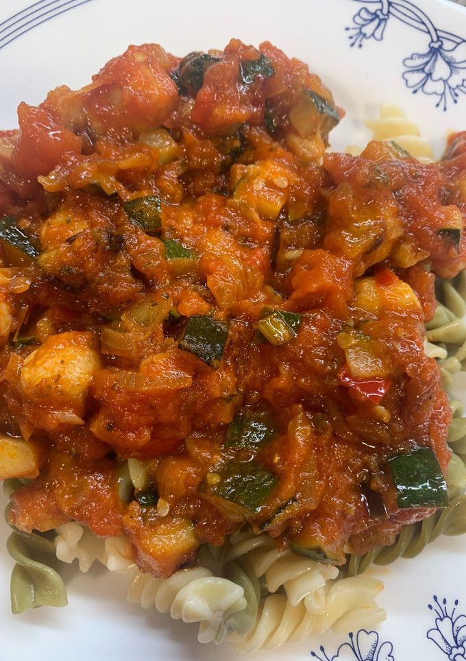 Una foto de Pasta con verduras y salchichas de pollo campero