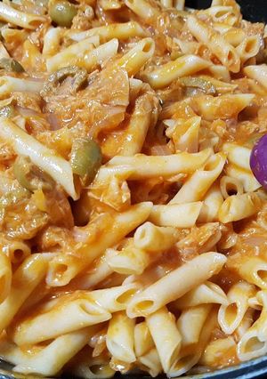 Foto principal de Macarrones con Aceitunas, Atún, Tomate frito..😋🍝🍴