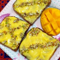 A picture of Mango Malai toast.