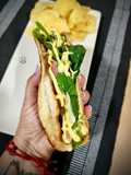 Taco burger de pollo con espinacas y bacon
