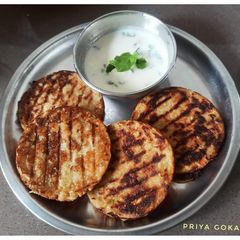 A picture of Rajgira/Amaranth Lauki Uttapam with Minty Curd dip.