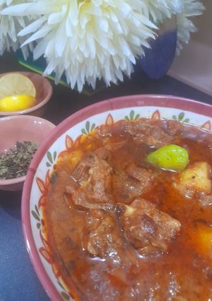 A picture of Aloo gosht.