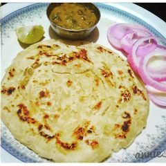 A picture of Laccha paratha.