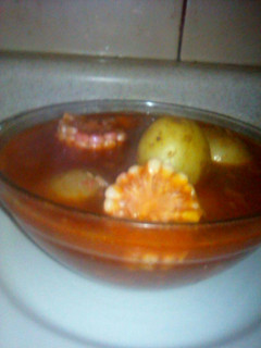 Una foto de Caldo de lentejas con verduras
