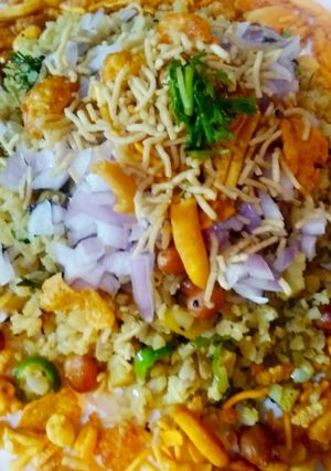 चटपटे इंदौरी भूरा पोहा (chatpate indori bhura poha recipe in Hindi) रेसिपी मुख्य फोटो