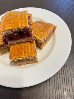 Almás-és meggyes pite recept fotója