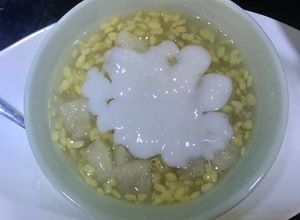 Hình của món Chè bưởi nhà làm không dùng hoá chất làm giòn cùi bưởi.