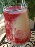 Smoothie κεφίρ με φράουλες και μέλι
