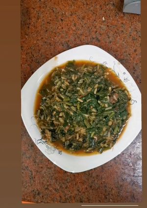 صورة لوصفة سبانخ باللحمة المفرومة والرز المصري والصلصة
